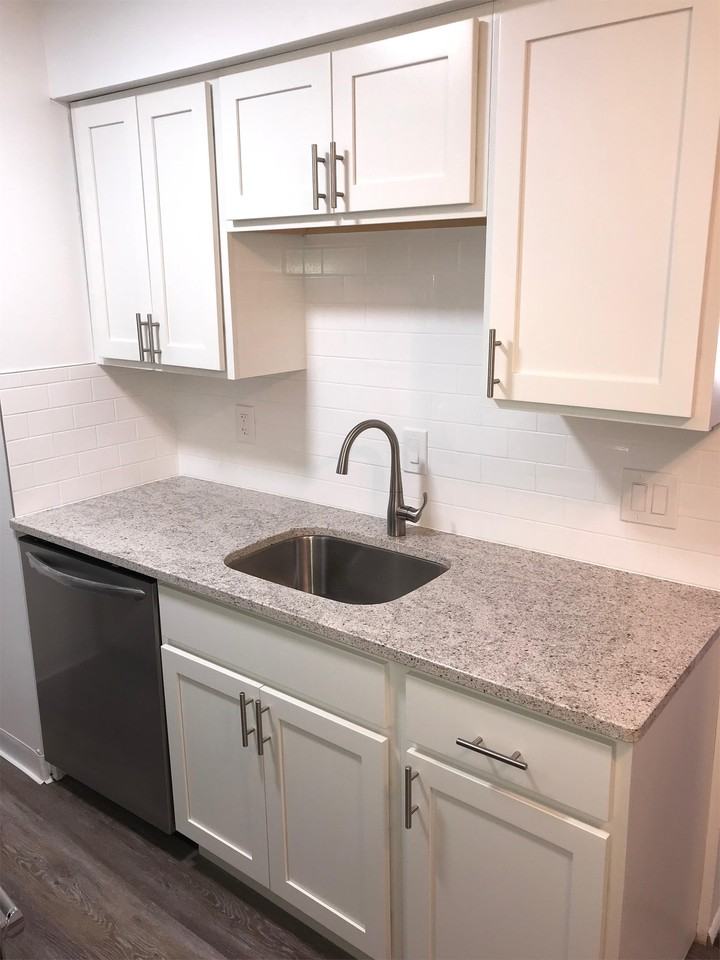 Skyview Manor - Photo 2 of 17