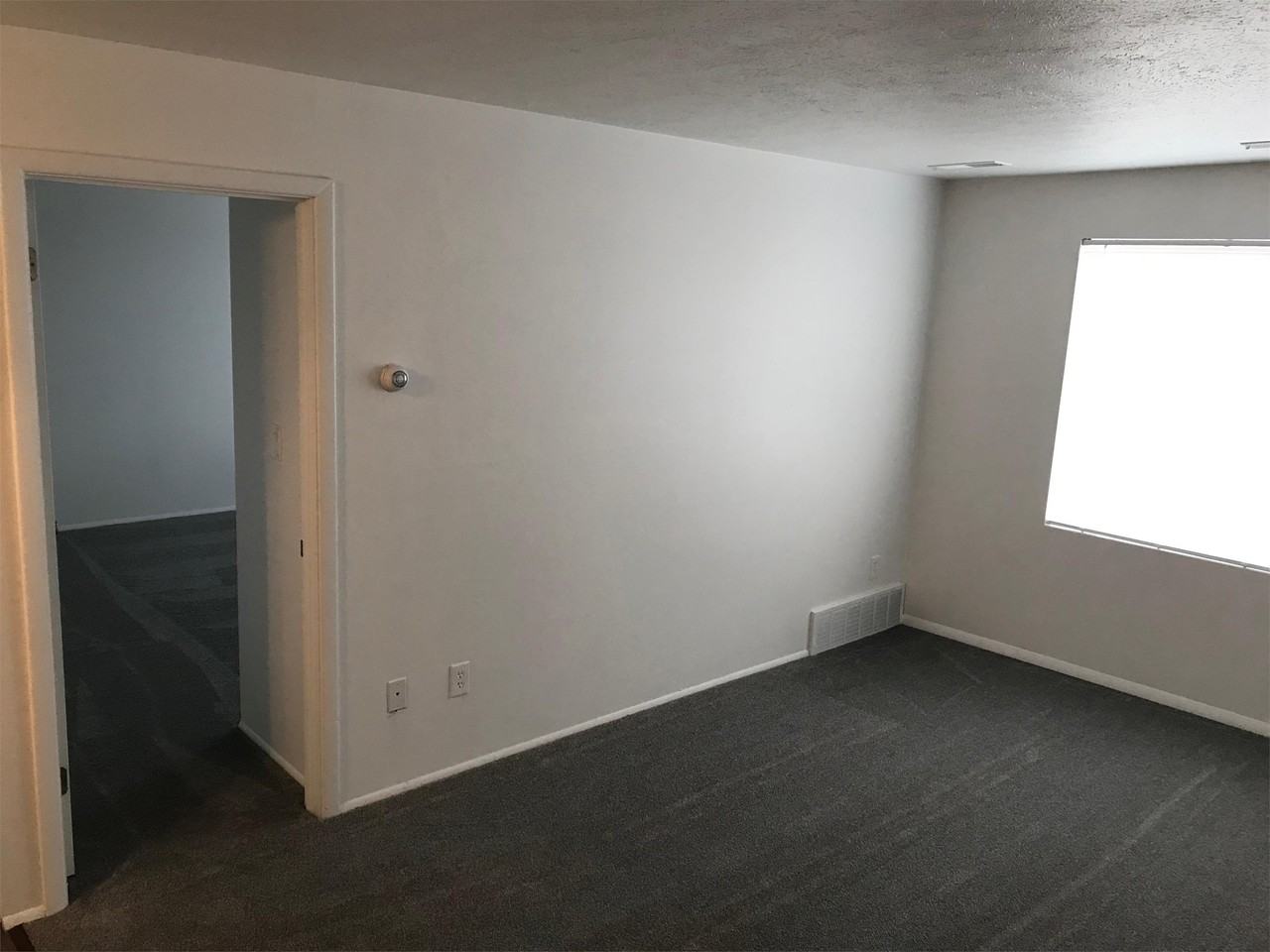 Skyview Manor - Photo 5 of 17