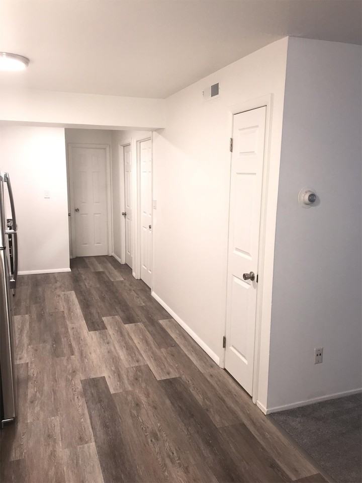 Skyview Manor - Photo 7 of 17