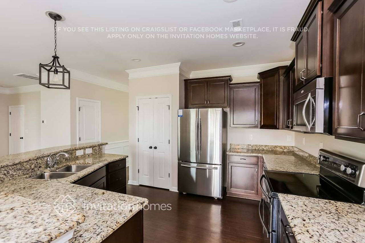 247 Elrosa Rd - Photo 6 of 16