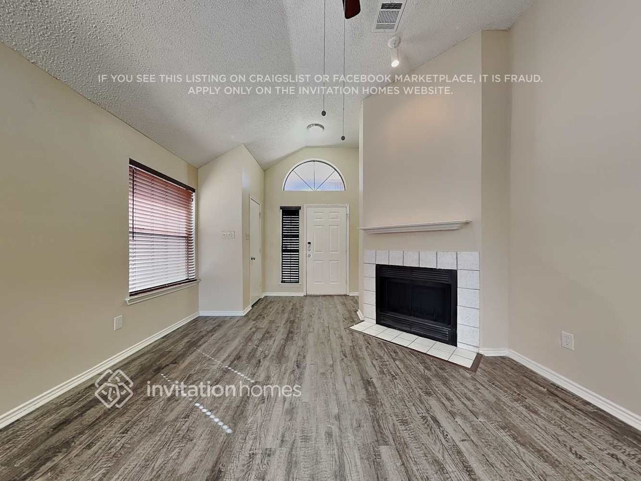 6736 Driffield Cir E - Photo 3 of 18