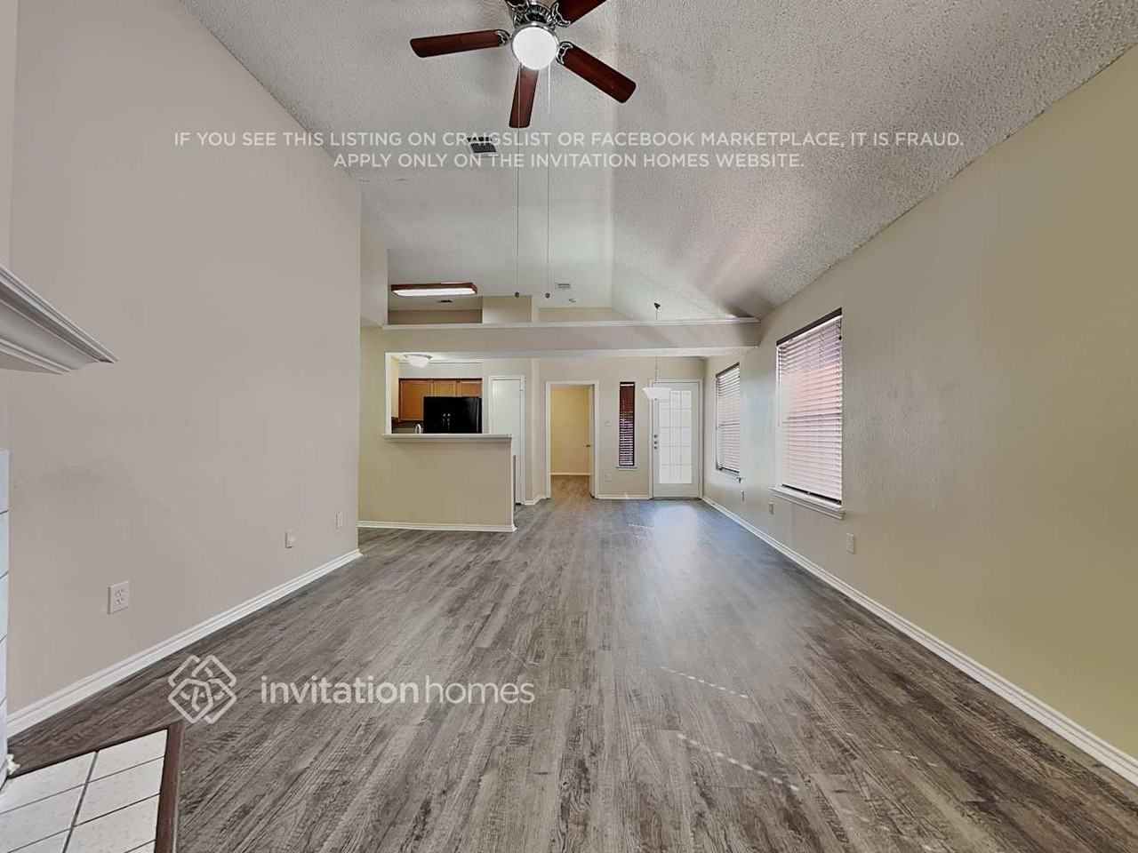 6736 Driffield Cir E - Photo 4 of 18