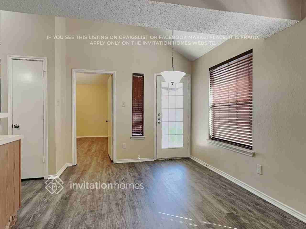 6736 Driffield Cir E - Photo 5 of 18