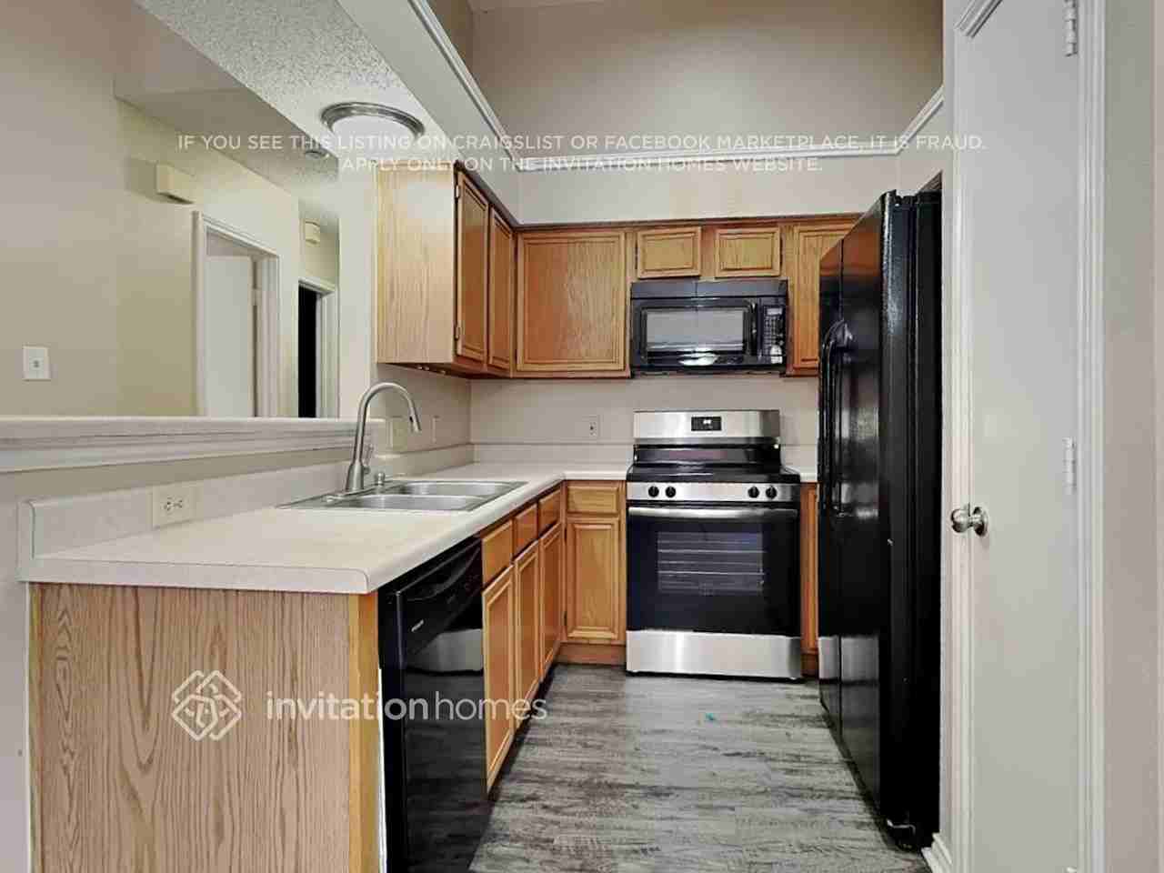 6736 Driffield Cir E - Photo 7 of 18