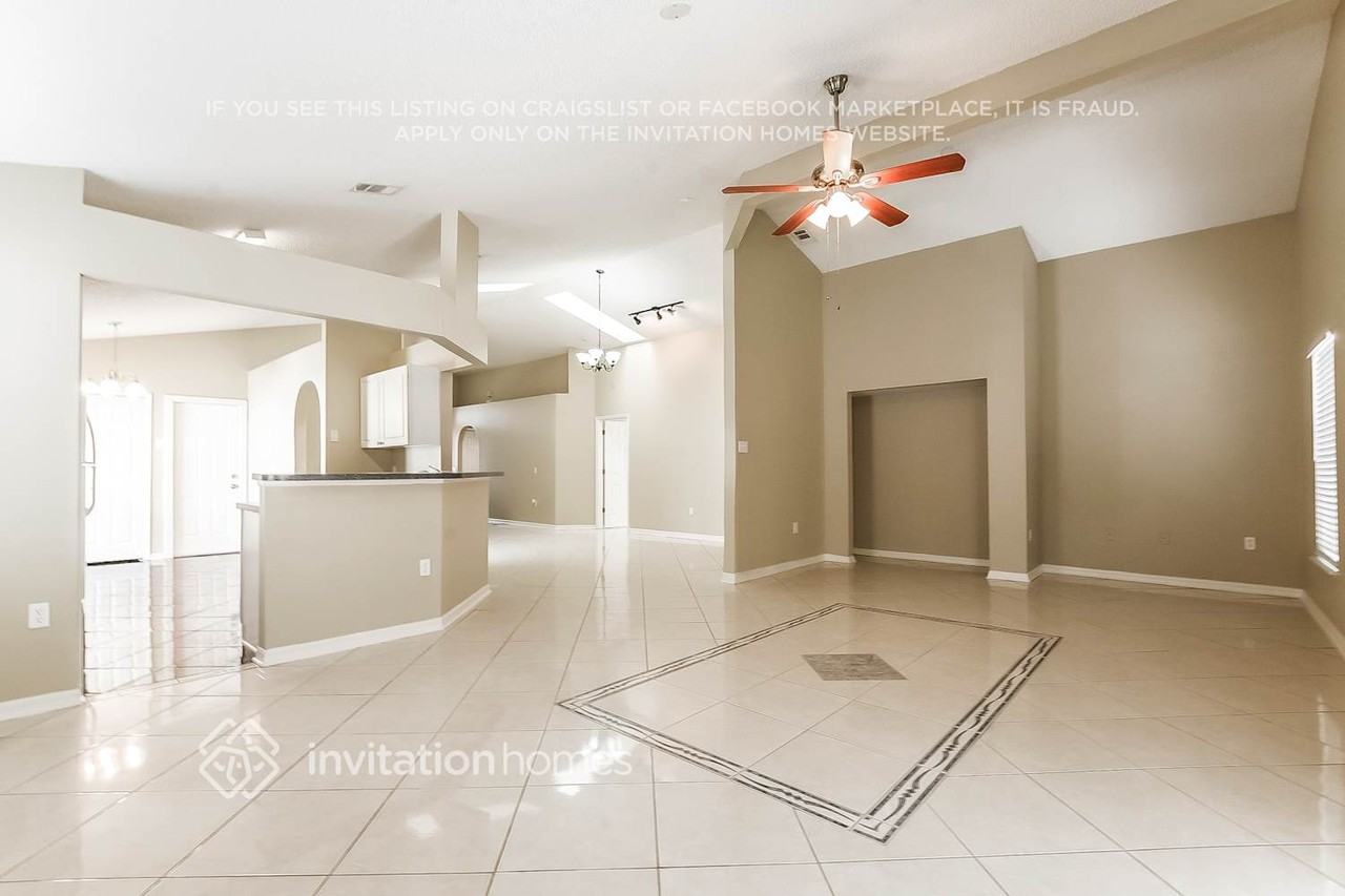 820 Brightview Dr - Photo 3 of 17