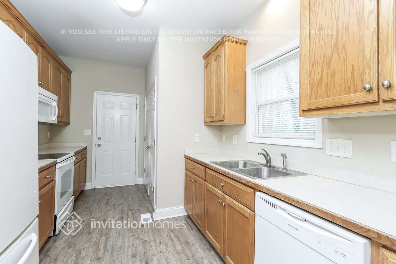 2301 Cricket Ln - Photo 7 of 17