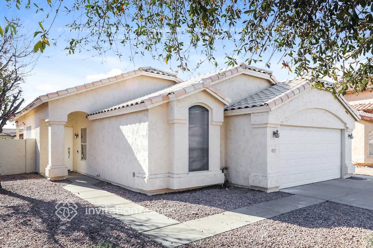 9733 W Tonopah Dr - Photo 3 of 17