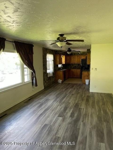 932 Ranney St - Photo 3 of 23