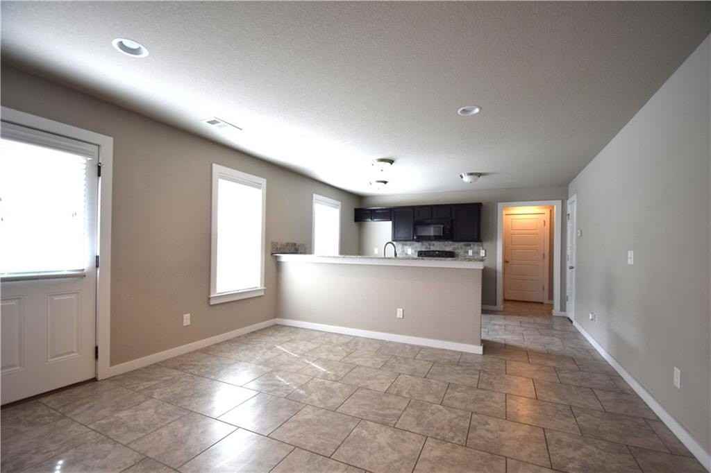 710 Sw Willowpoint Rd - Photo 3 of 18