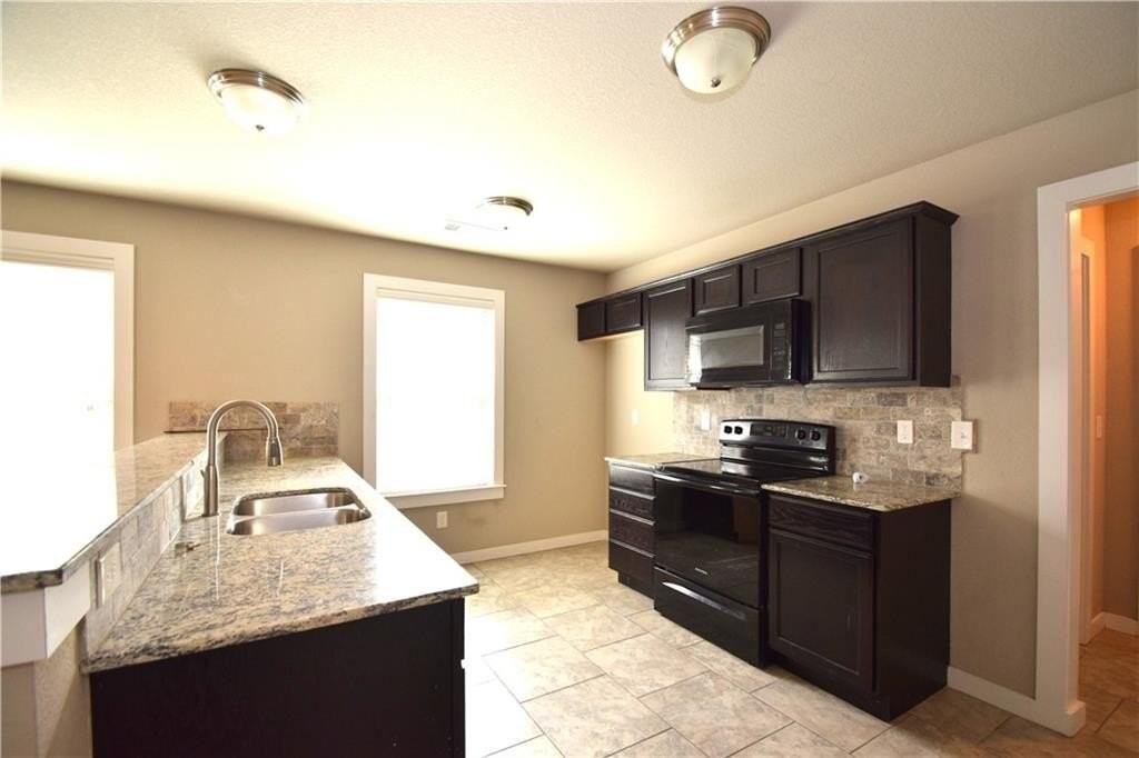 710 Sw Willowpoint Rd - Photo 5 of 18