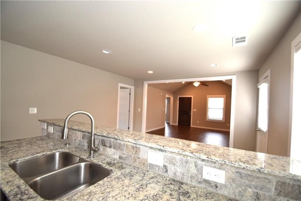 710 Sw Willowpoint Rd - Photo 6 of 18