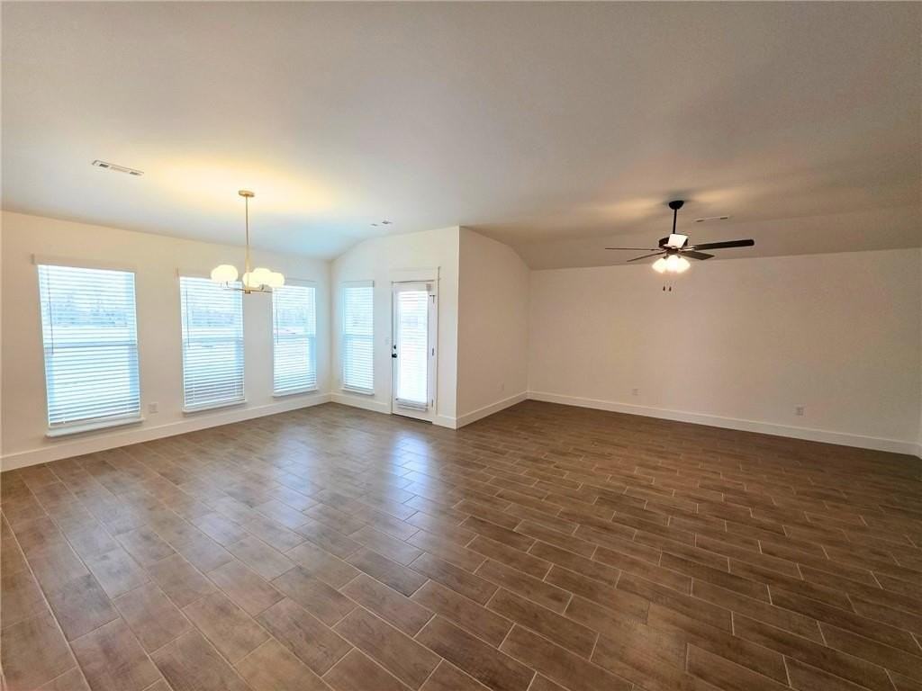 1071 Garrett Ln - Photo 4 of 22