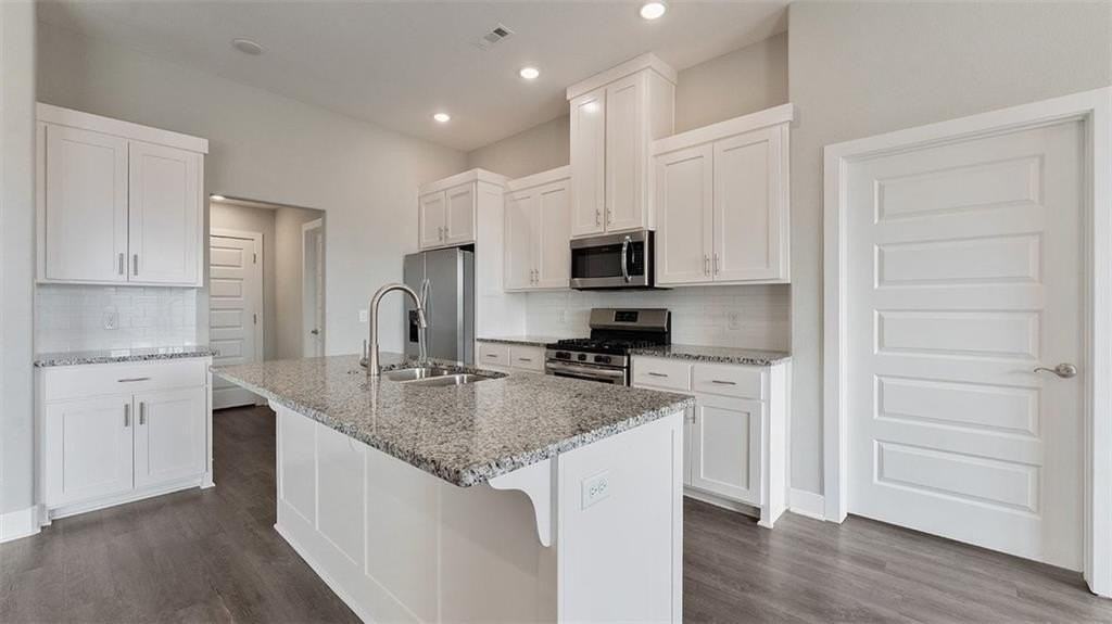 6051 W Mecklin St - Photo 4 of 17