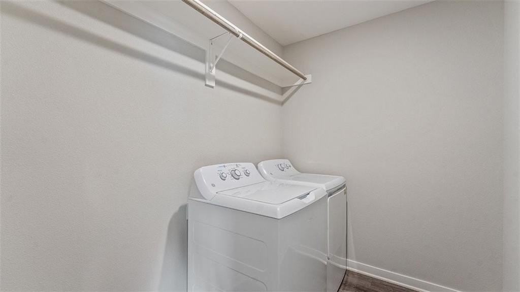 6051 W Mecklin St - Photo 7 of 17