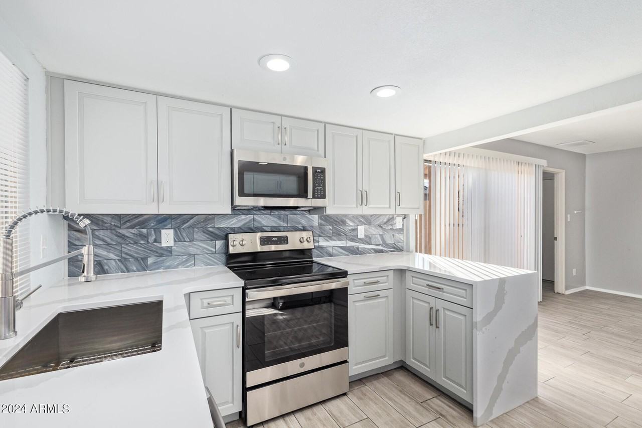 14237 N 41st Dr - Photo 2 of 17