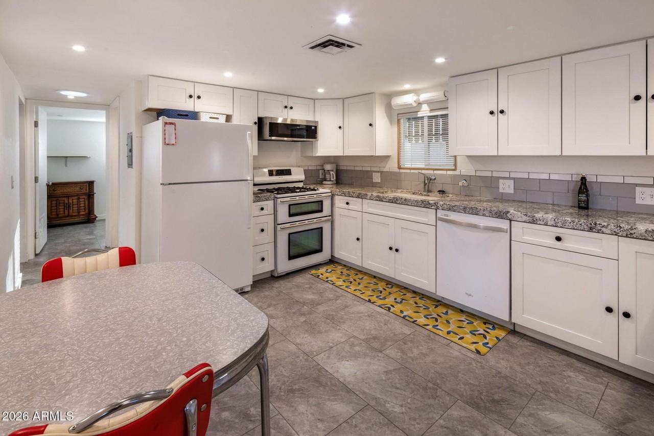 2311 N Gayridge Rd - Photo 6 of 31