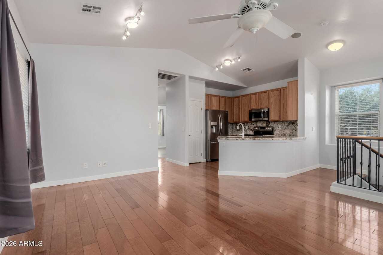 144 W Campbell Ct - Photo 7 of 24