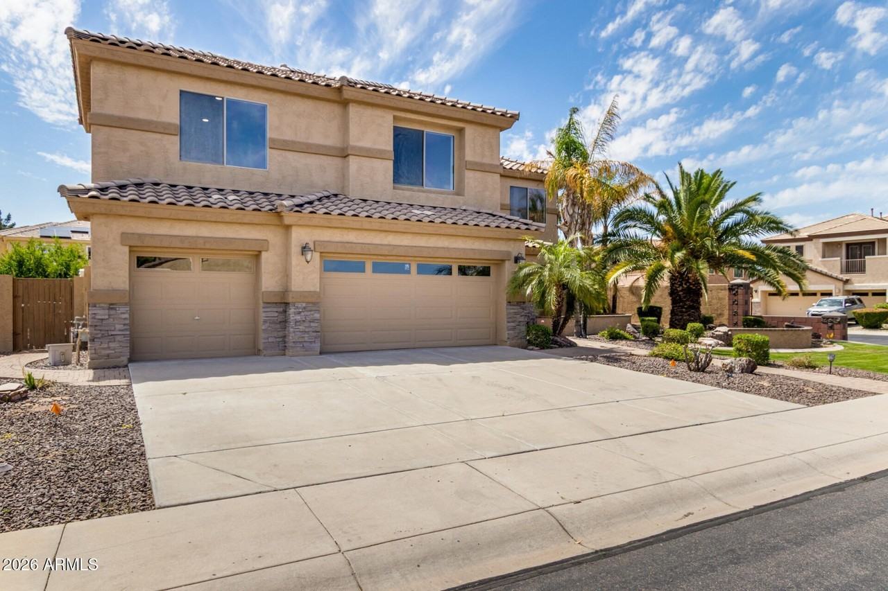 2302 S Canfield - Photo 4 of 46