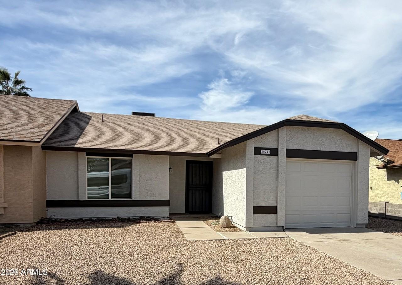 20242 N 30th Dr - Photo 2 of 16