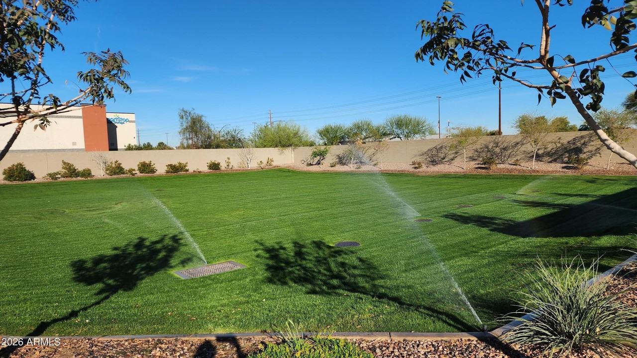 2934 E Augusta Ave - Photo 4 of 37