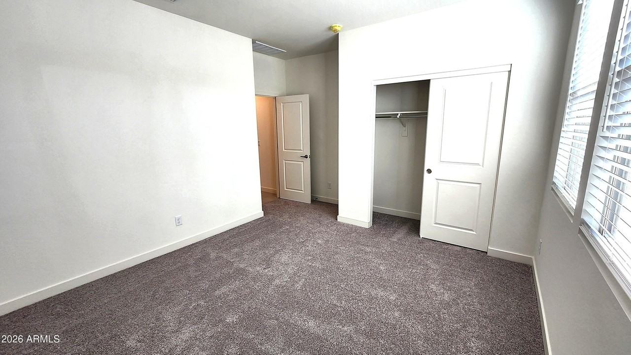 2934 E Augusta Ave - Photo 6 of 37