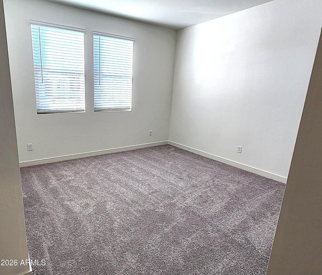 2934 E Augusta Ave - Photo 7 of 37