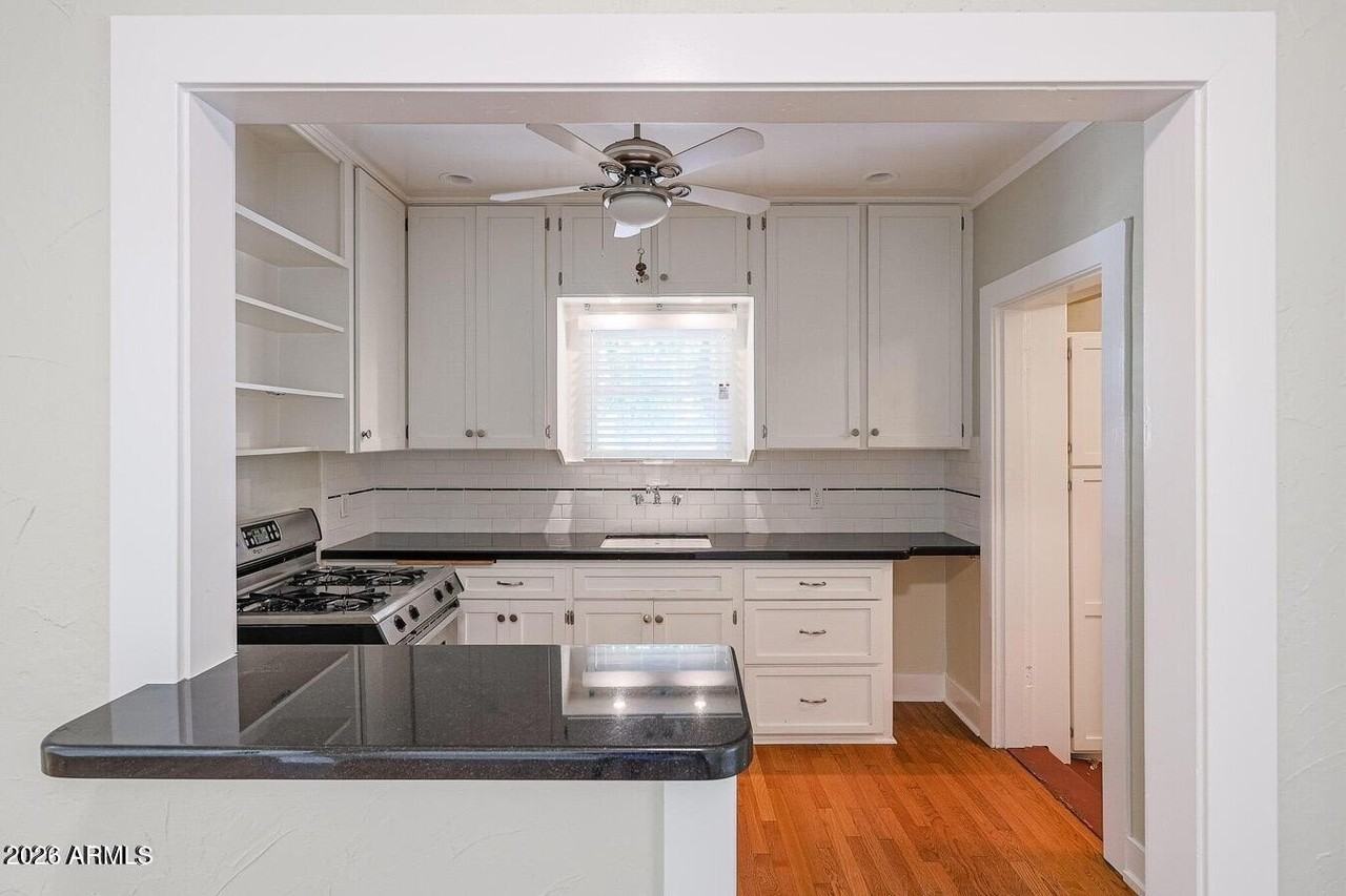 57 W Lewis Ave - Photo 3 of 16