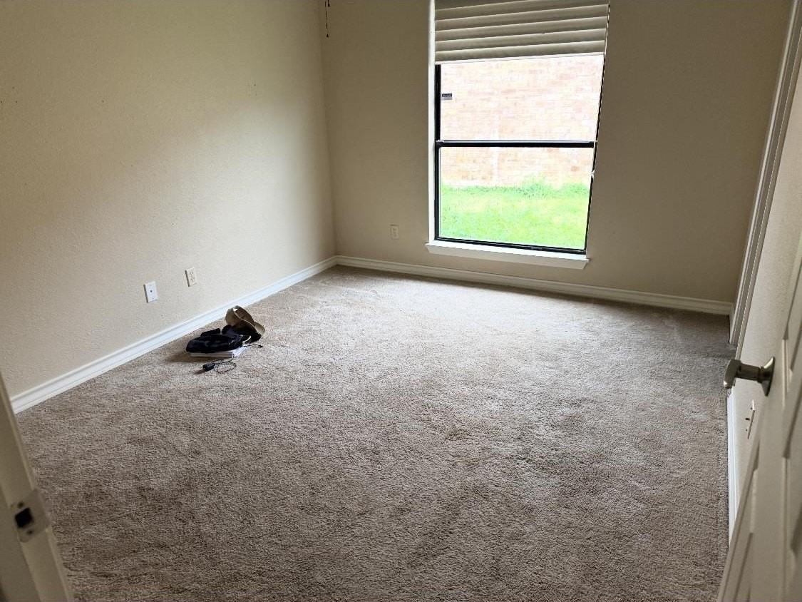 4540 Briarwood Ln - Photo 7 of 9