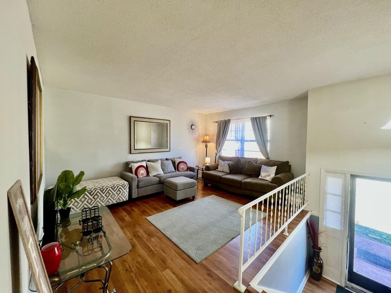 1032 Hillcrest Rd - Photo 4 of 33