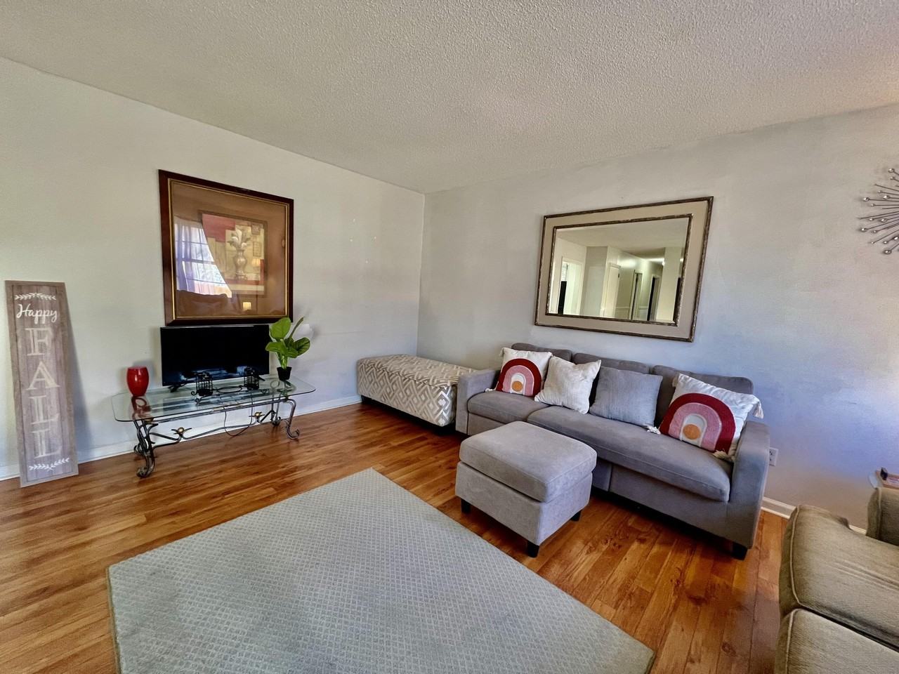 1032 Hillcrest Rd - Photo 5 of 33