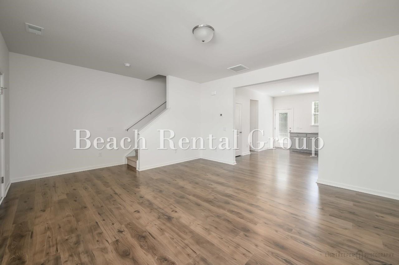 209 Banbury Ln - Photo 3 of 20