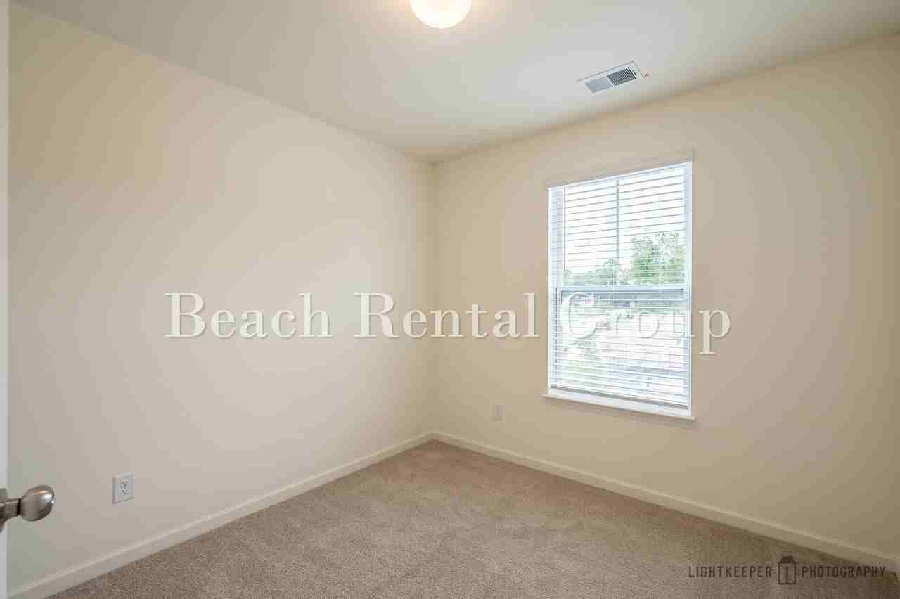 209 Banbury Ln - Photo 5 of 20