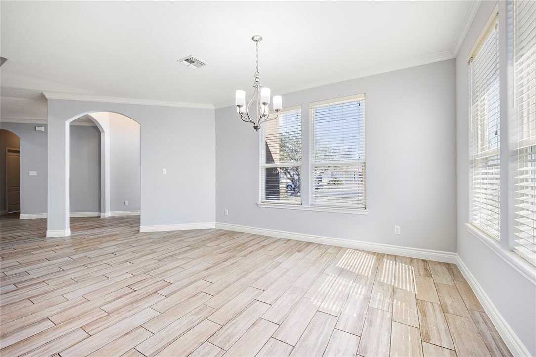 15541 Finistere St - Photo 7 of 33