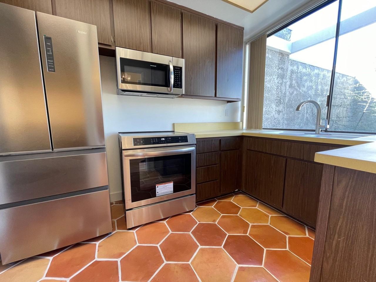 837 N Calle De Pinos - Photo 7 of 35