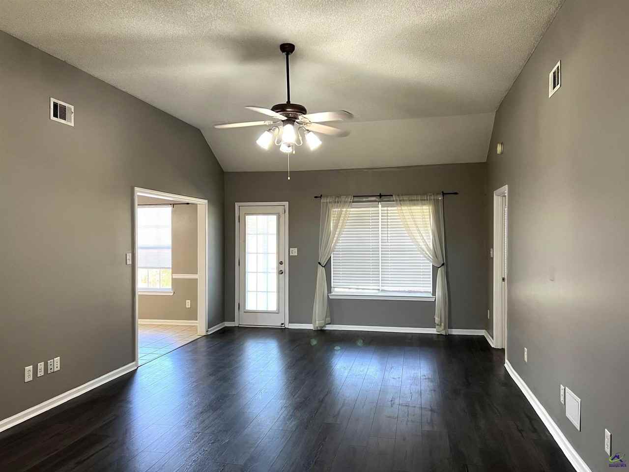 116 Larkspur Ln - Photo 2 of 25