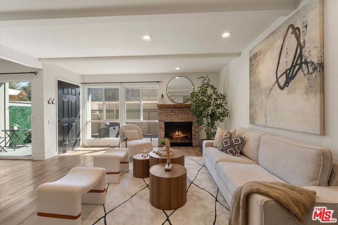 2516 Arizona Ave Apt 7 - Photo 2 of 29