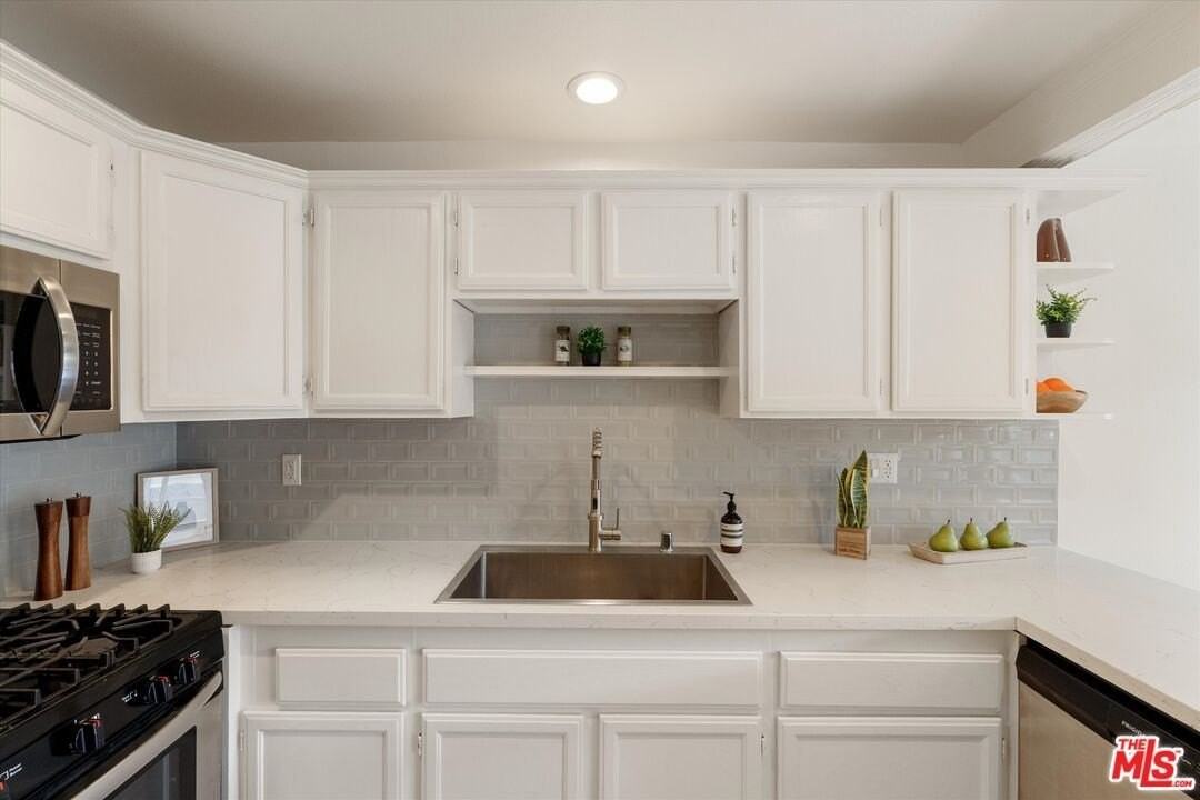 2516 Arizona Ave Apt 7 - Photo 4 of 29