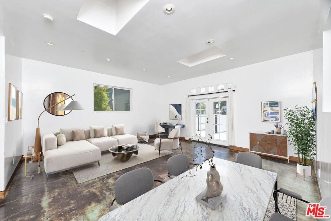 1141 Cabrillo Ave - Photo 2 of 30