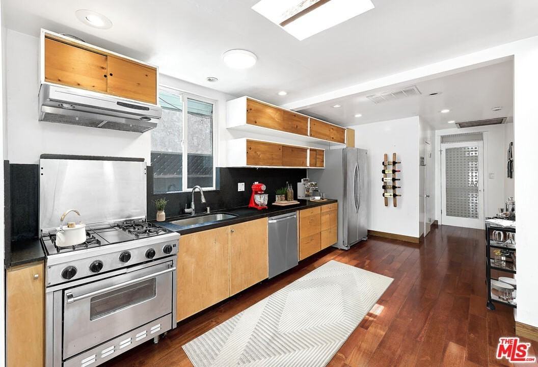 1141 Cabrillo Ave - Photo 3 of 30