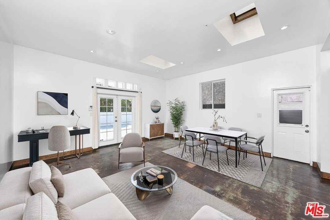 1141 Cabrillo Ave - Photo 6 of 30