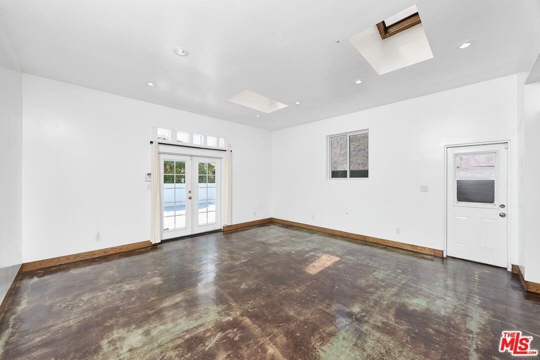 1141 Cabrillo Ave - Photo 7 of 30