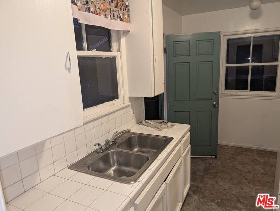 8472 S Main St Unit 8476 1/2 - Photo 3 of 11