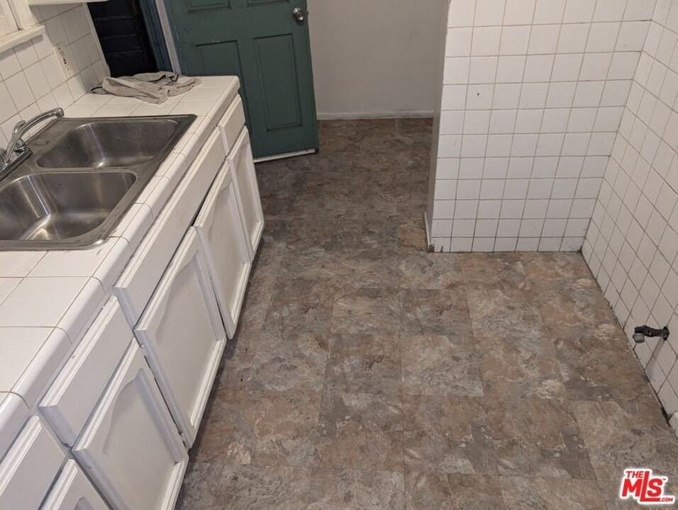 8472 S Main St Unit 8476 1/2 - Photo 4 of 11