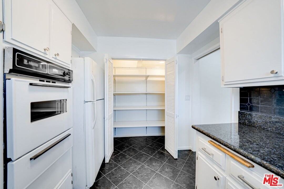 1131 14th St Apt 8 - Photo 3 of 15