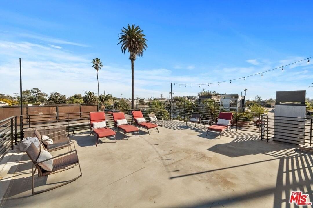 411 Grand Blvd - Photo 2 of 25