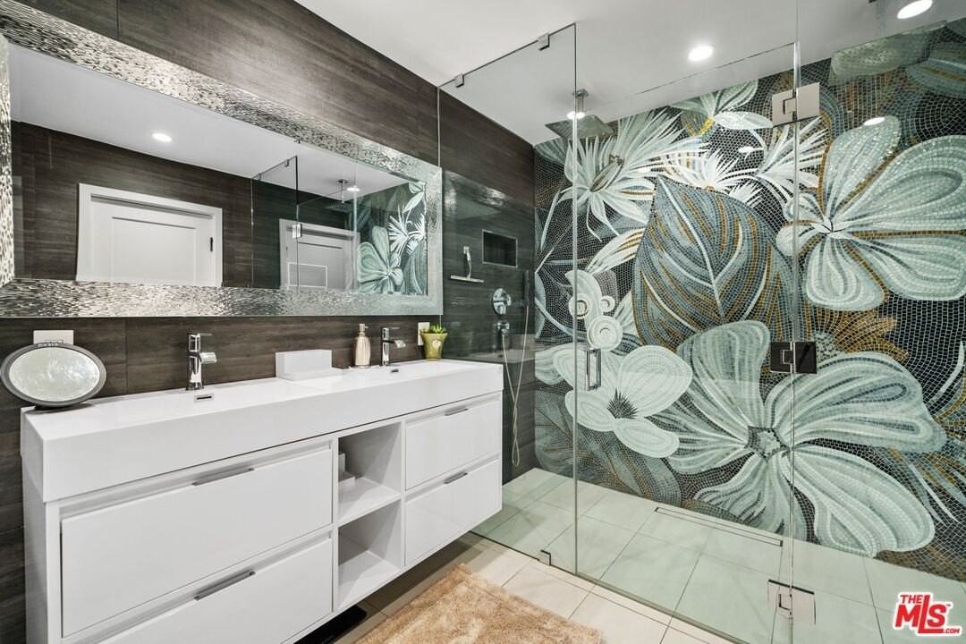 411 Grand Blvd - Photo 4 of 25