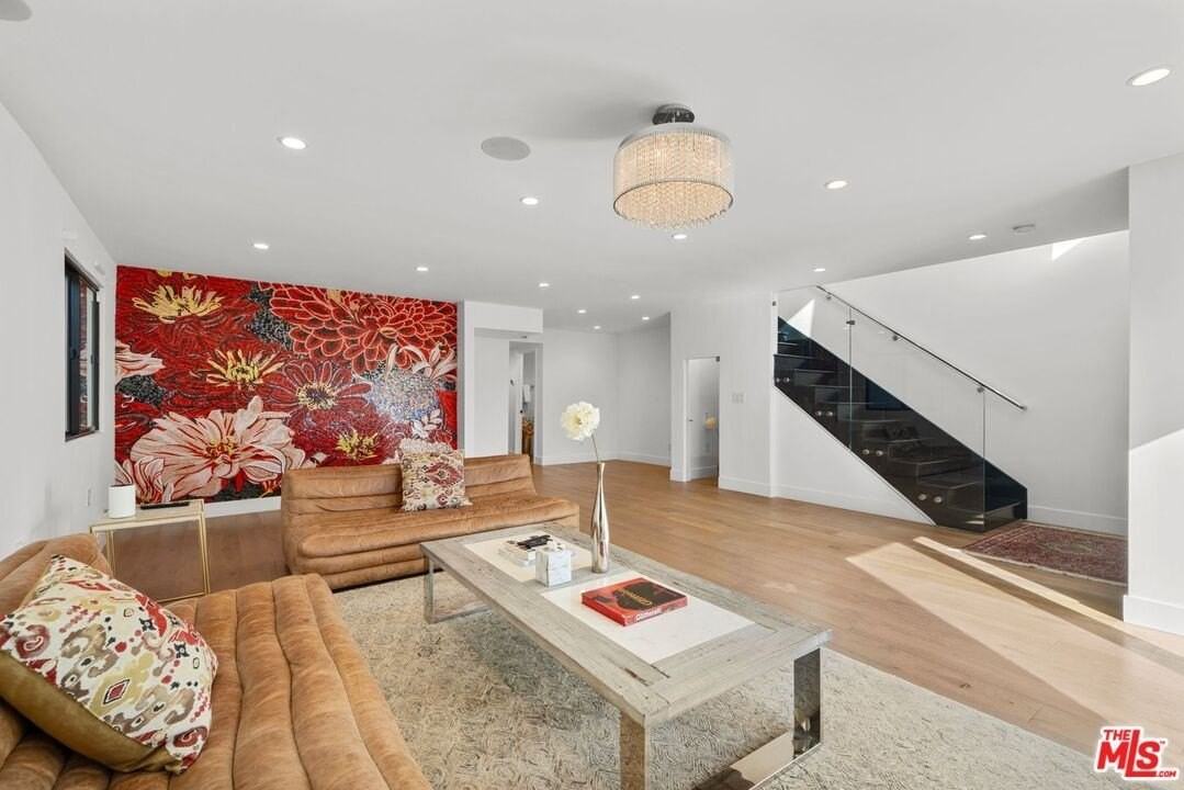 411 Grand Blvd - Photo 5 of 25