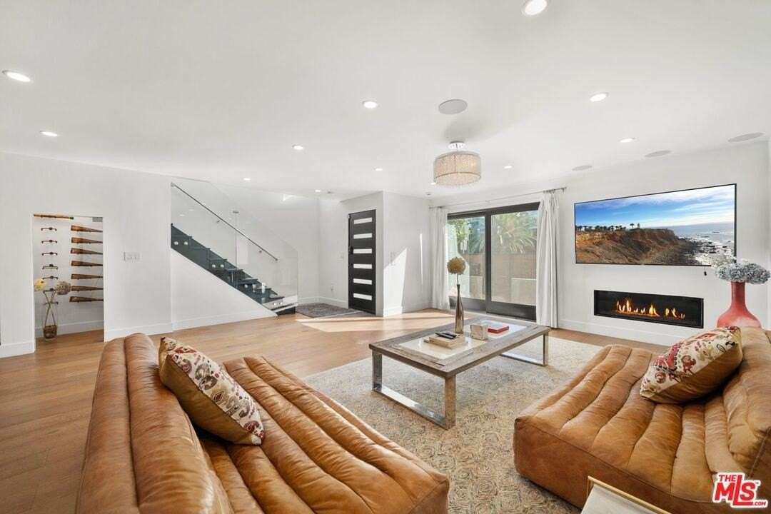 411 Grand Blvd - Photo 7 of 25