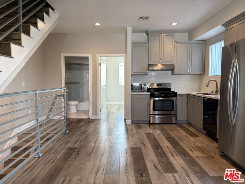 5651 1/2 Willowcrest Ave - Photo 3 of 33