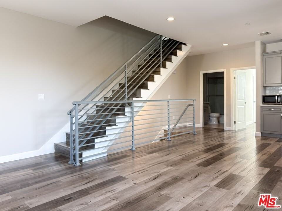 5651 1/2 Willowcrest Ave - Photo 4 of 33